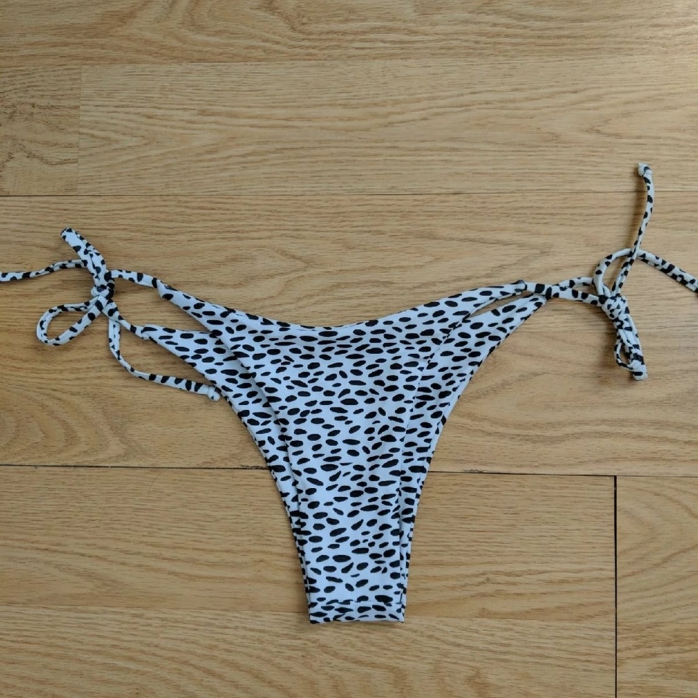 Spotted print bikini bottoms